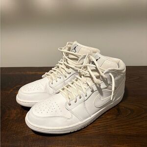 Air Jordan 1 Mid Triple White